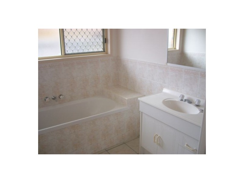 1 King Edward Court, Urangan QLD 4655