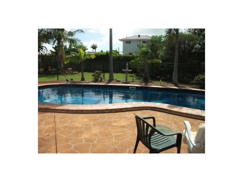 11 Lucyanne Court, Urangan QLD 4655