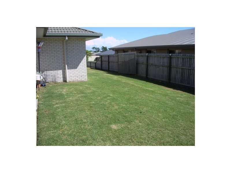 25 Picadilly Cct, Urraween QLD 4655