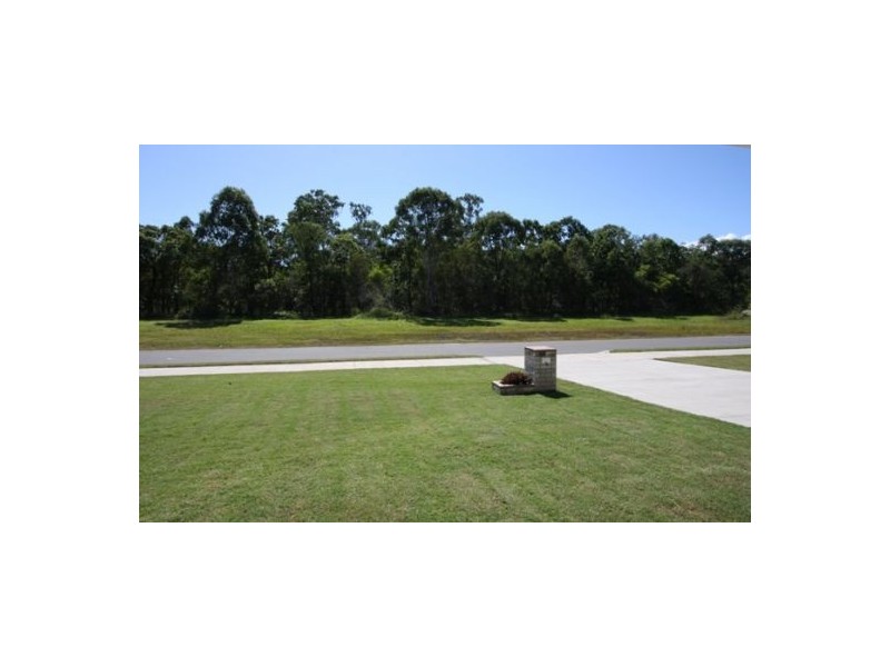 54 EMERALD PARK WAY, Urangan QLD 4655