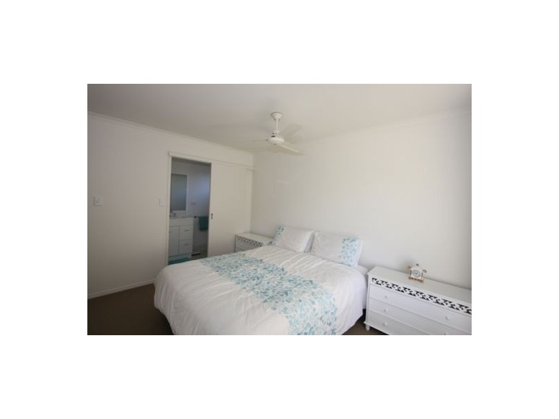 54 EMERALD PARK WAY, Urangan QLD 4655