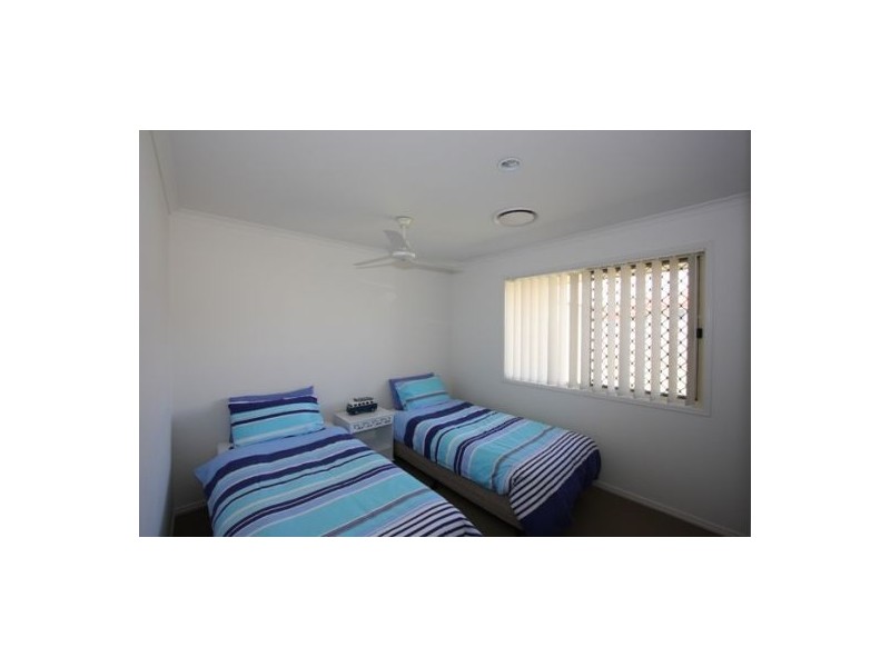 54 EMERALD PARK WAY, Urangan QLD 4655