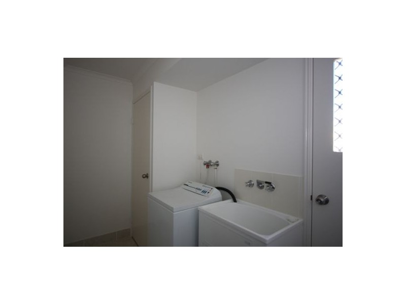 54 EMERALD PARK WAY, Urangan QLD 4655