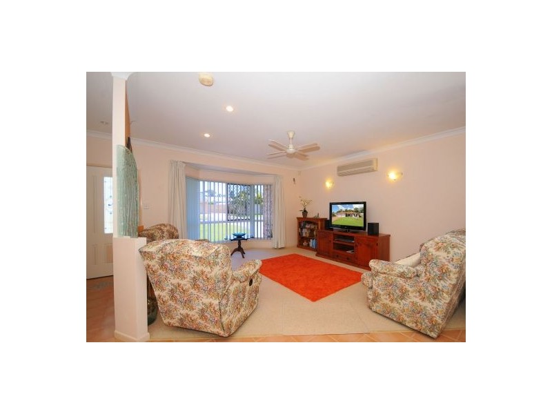 4 Earls Ct, Point Vernon QLD 4655