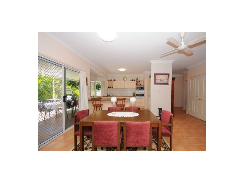 4 Earls Ct, Point Vernon QLD 4655