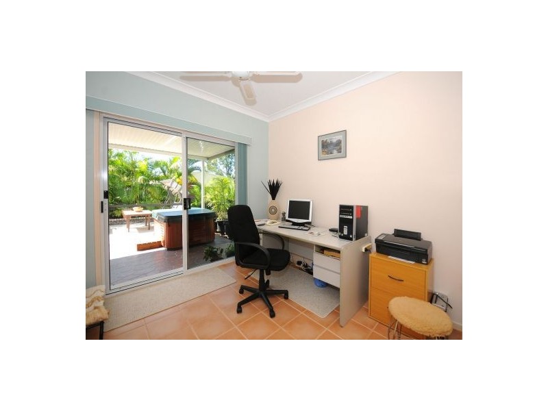 4 Earls Ct, Point Vernon QLD 4655