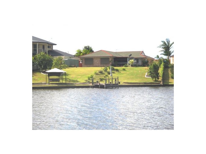 16 Bushlark Av, Eli Waters QLD 4655