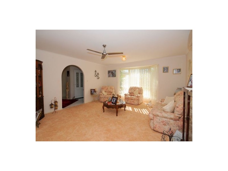 16 Bushlark Av, Eli Waters QLD 4655
