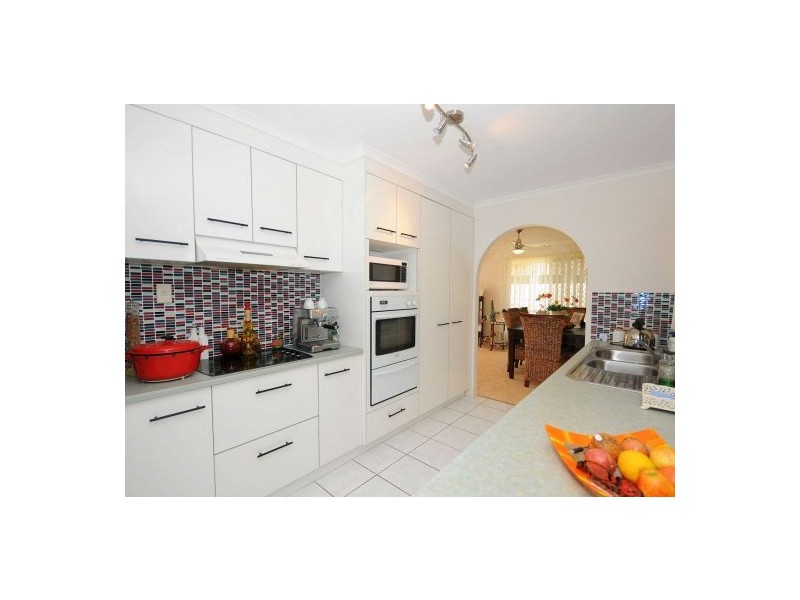 16 Bushlark Av, Eli Waters QLD 4655