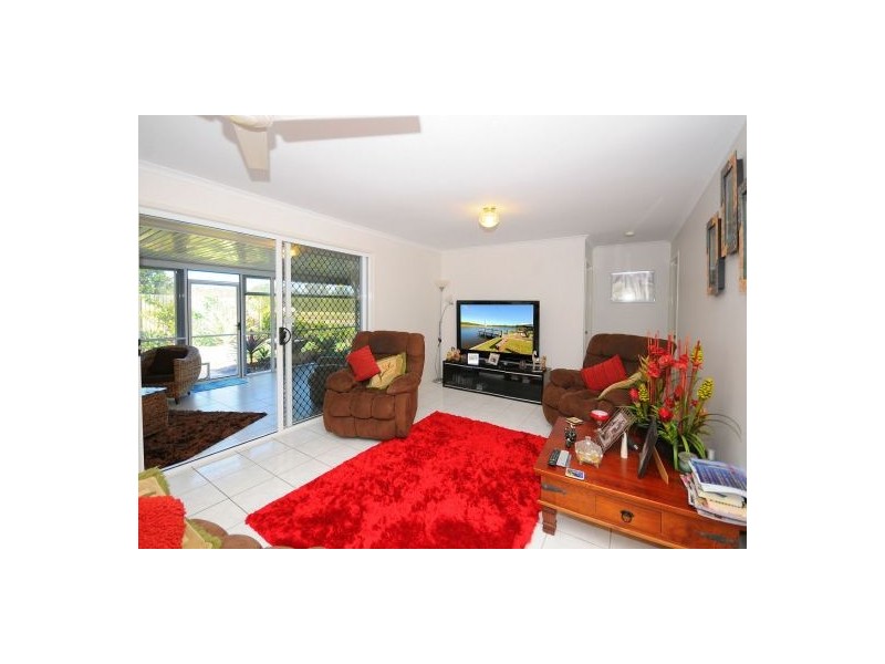 16 Bushlark Av, Eli Waters QLD 4655