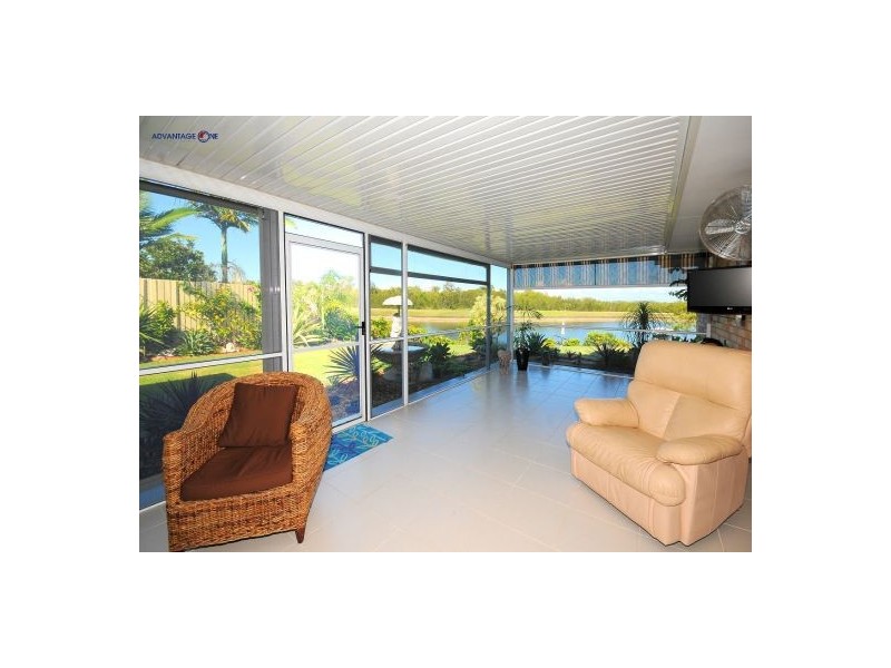 16 Bushlark Av, Eli Waters QLD 4655