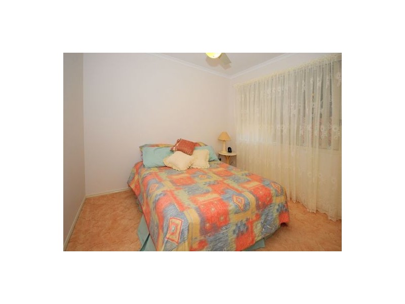 16 Bushlark Av, Eli Waters QLD 4655