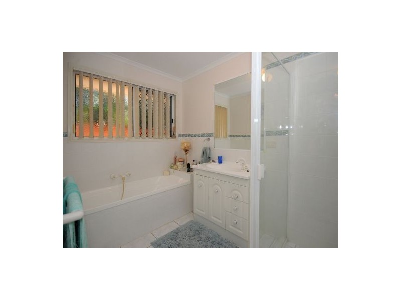 16 Bushlark Av, Eli Waters QLD 4655