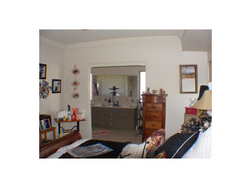 15 Rochester Ct, Urraween QLD 4655