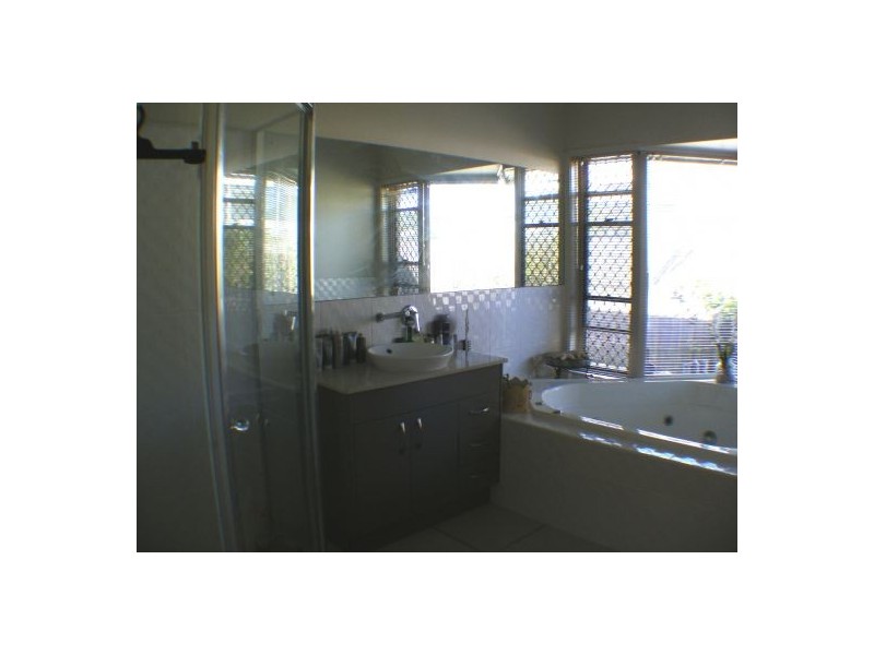 15 Rochester Ct, Urraween QLD 4655