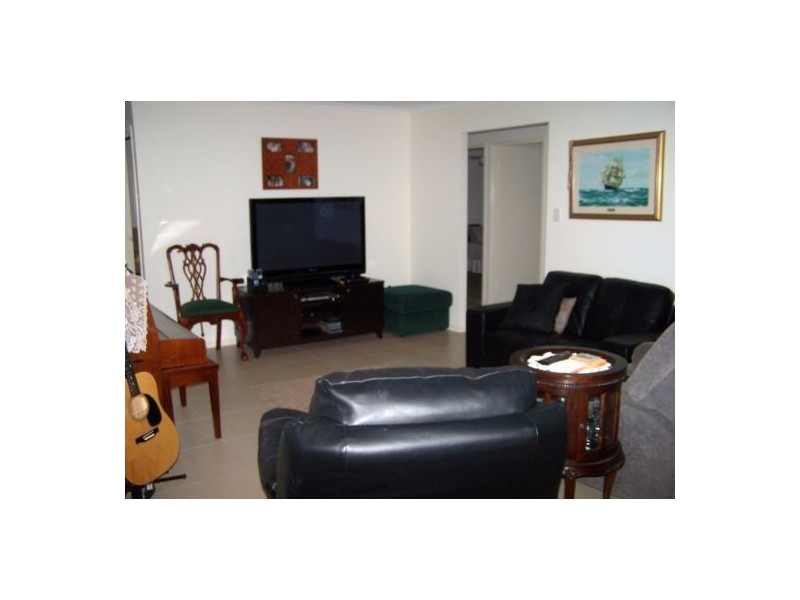 8 Mainsail Court, Point Vernon QLD 4655