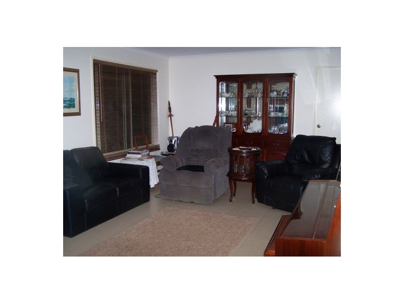 8 Mainsail Court, Point Vernon QLD 4655