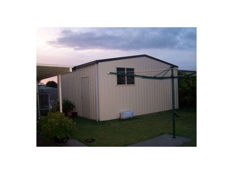 8 Mainsail Court, Point Vernon QLD 4655