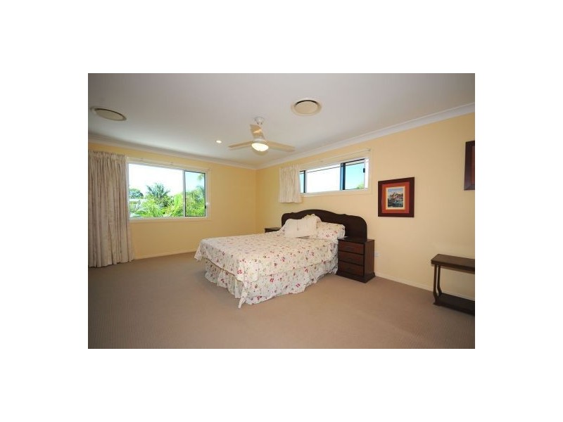 4 Bayrise Drive, Urangan QLD 4655