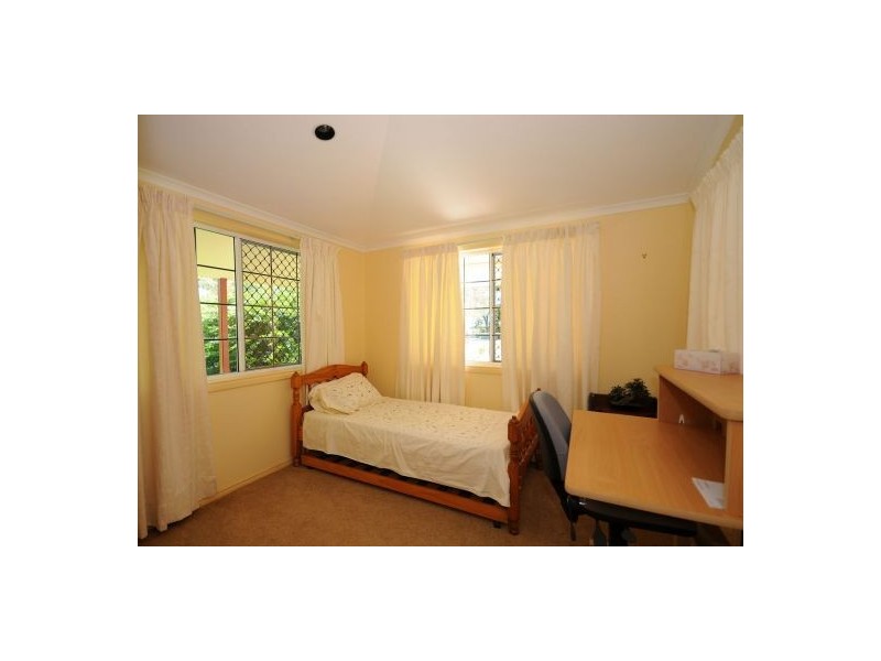 4 Bayrise Drive, Urangan QLD 4655