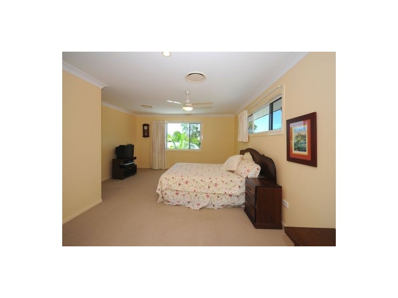 4 Bayrise Drive, Urangan QLD 4655