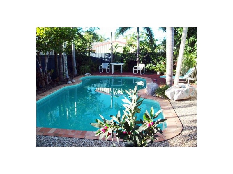 16 Vicki Pde, Torquay QLD 4655