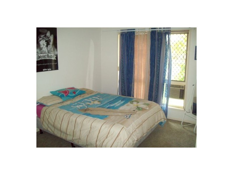 16 Vicki Pde, Torquay QLD 4655