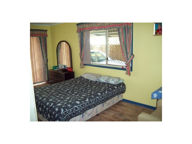 16 Vicki Pde, Torquay QLD 4655