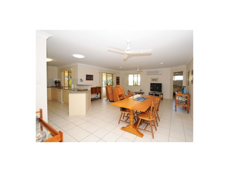 62 Wattle Street, Point Vernon QLD 4655