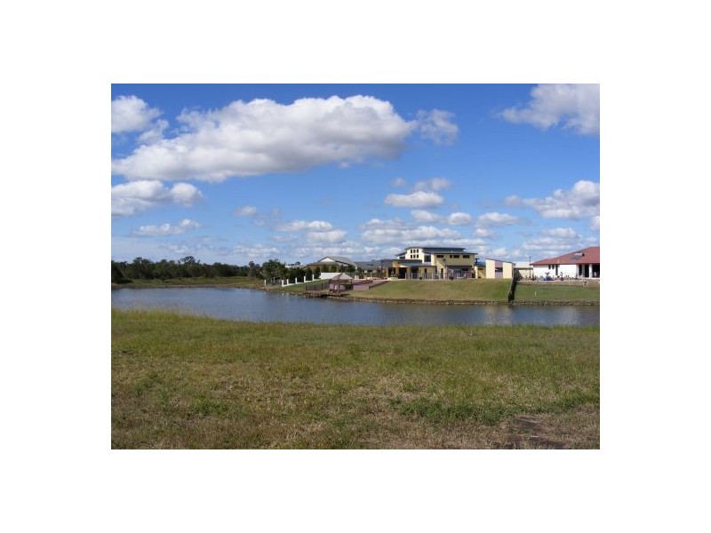 17 Bounty Circuit, Eli Waters QLD 4655