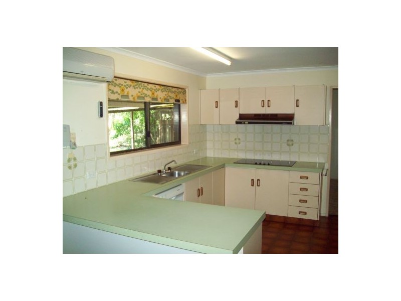 11 Shore Road East, Urangan QLD 4655