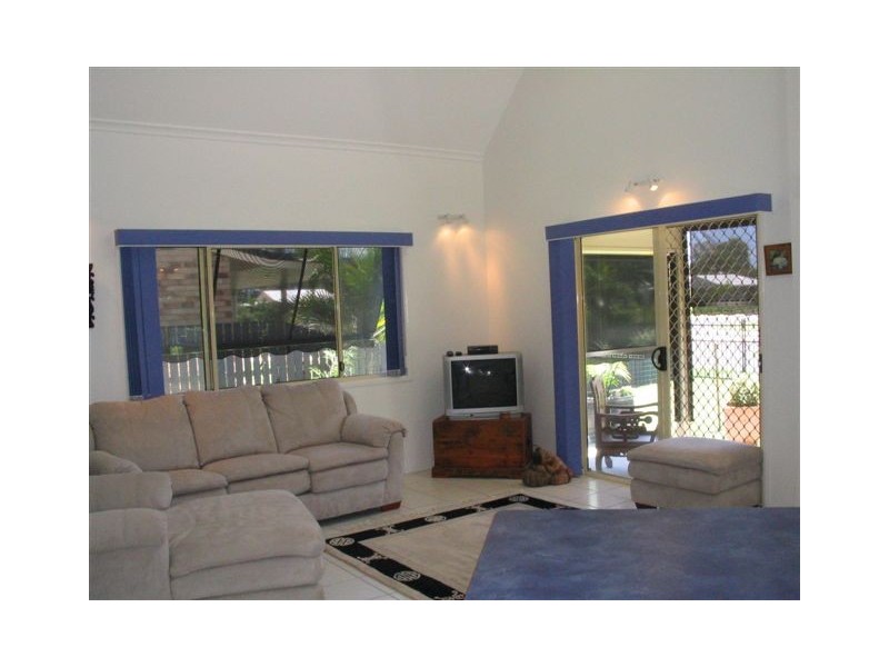 15 Lakeside, Burrum Heads QLD 4659