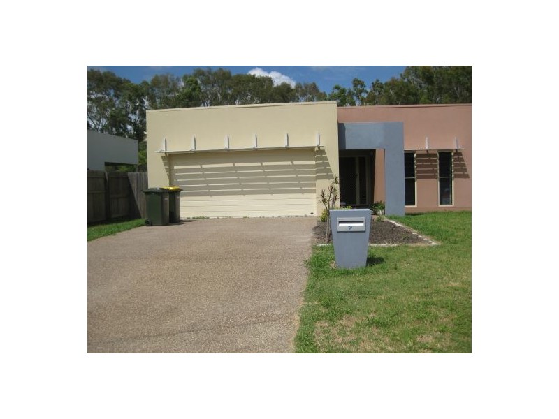 7 Brackish Crt, Toogoom QLD 4655