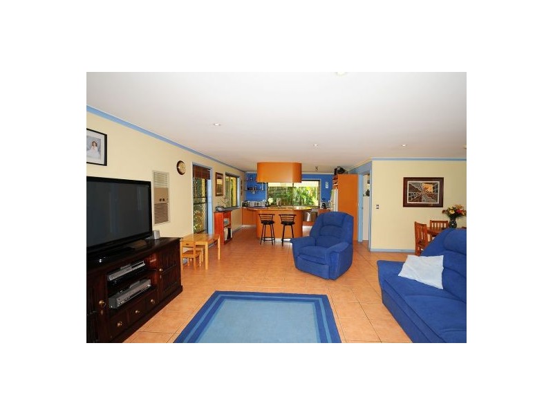 8 Kurrajong Crescent, Point Vernon QLD 4655