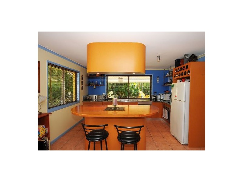 8 Kurrajong Crescent, Point Vernon QLD 4655