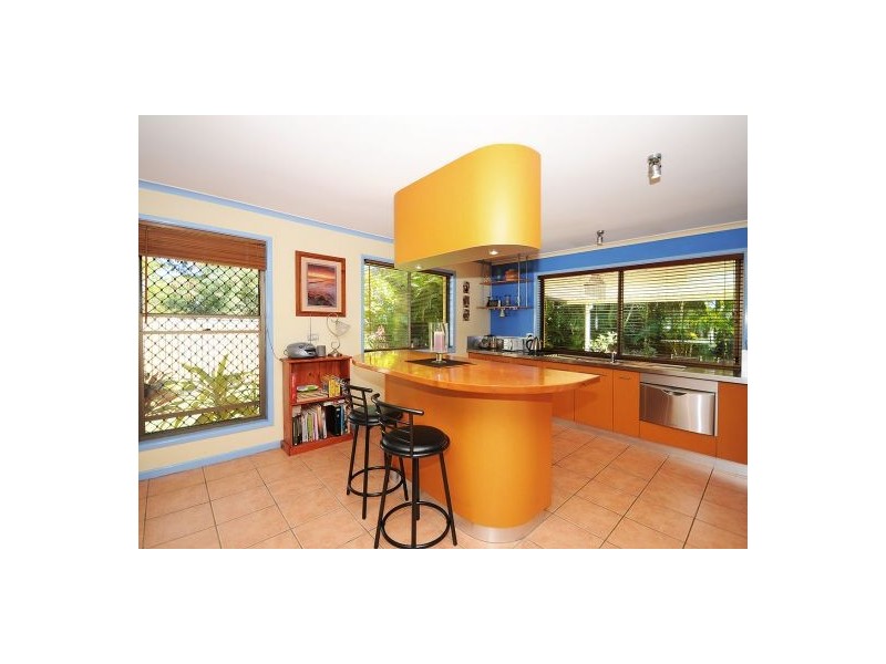 8 Kurrajong Crescent, Point Vernon QLD 4655