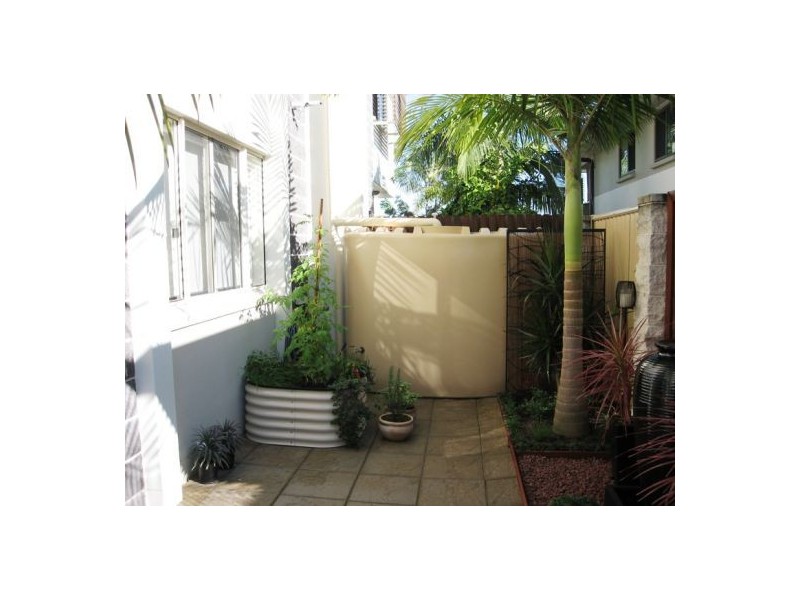 2/46 Taylor Street, Pialba QLD 4655