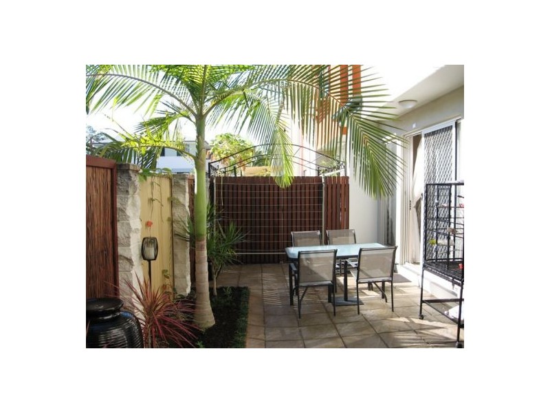 2/46 Taylor Street, Pialba QLD 4655