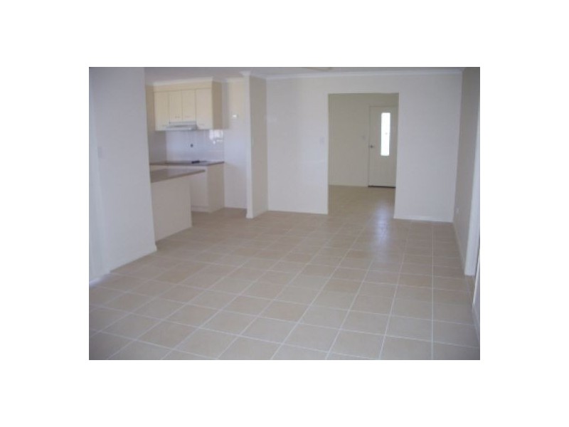 10 Bronton Street, Point Vernon QLD 4655