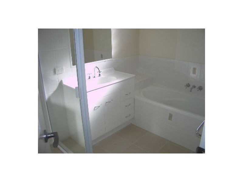 10 Bronton Street, Point Vernon QLD 4655