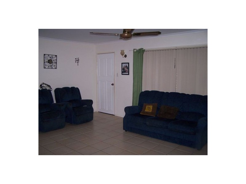 2 Michelle DR, Point Vernon QLD 4655