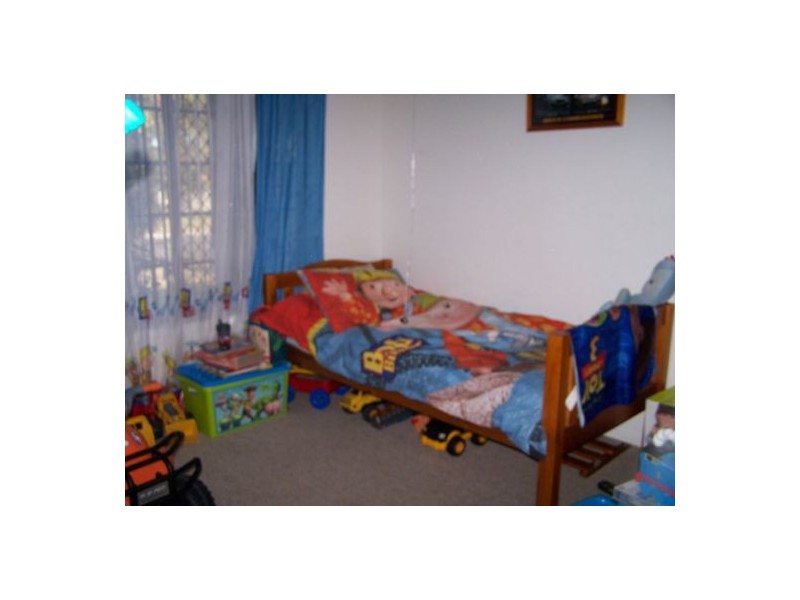 2 Michelle DR, Point Vernon QLD 4655