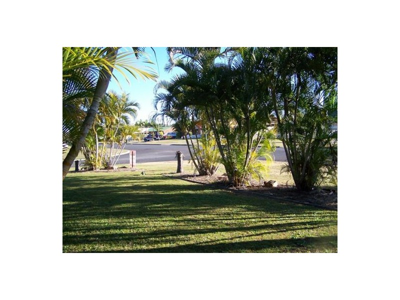 2 Michelle DR, Point Vernon QLD 4655