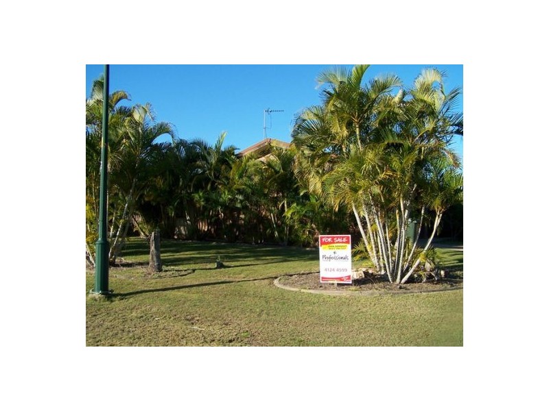 2 Michelle DR, Point Vernon QLD 4655