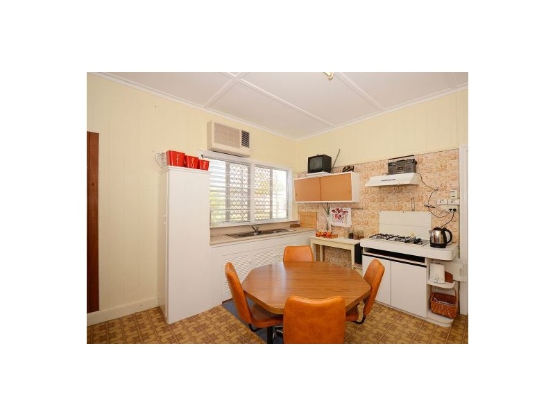 16 Arthur Street, Urangan QLD 4655