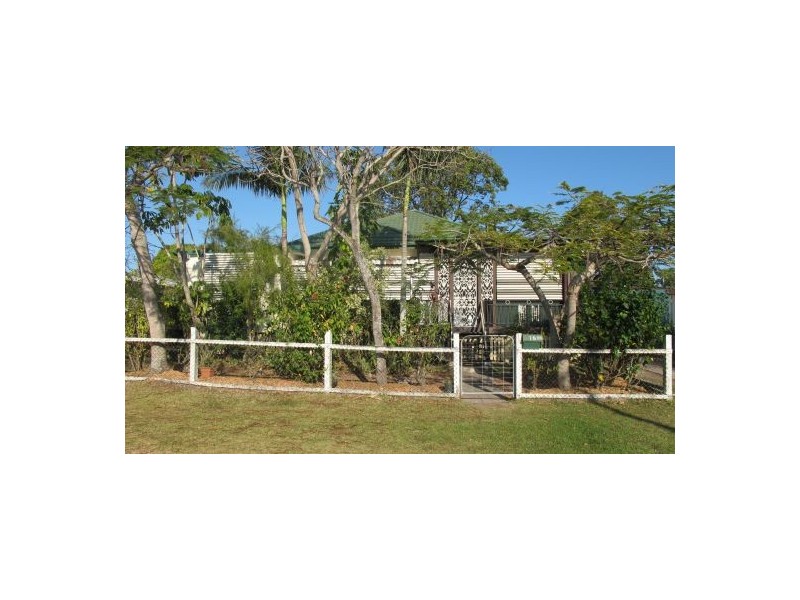 16 Arthur Street, Urangan QLD 4655
