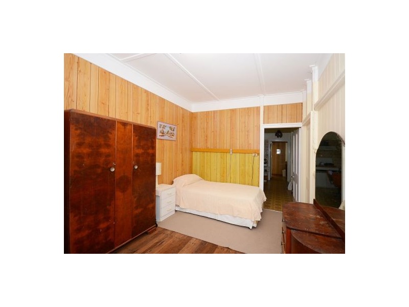 16 Arthur Street, Urangan QLD 4655