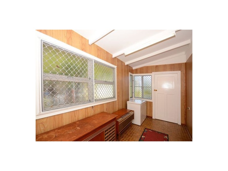 16 Arthur Street, Urangan QLD 4655