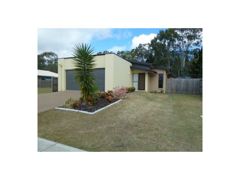 18 Wave Court, Toogoom QLD 4655