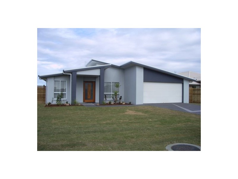 98 Bounty Circuit, Eli Waters QLD 4655